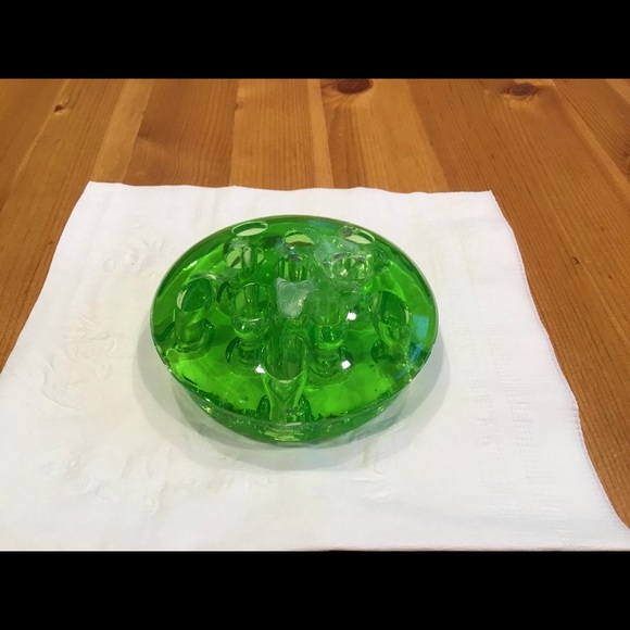 VINTAGE URANIUM GLASS FLOWER FROG GLOWY GREEN! - Picture 4 of 10